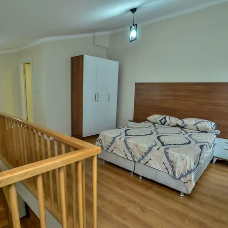Royal-gate Aparthotel *